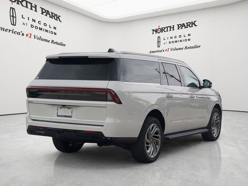New 2026 Lincoln Navigator L Premier AWD/4WD image 3