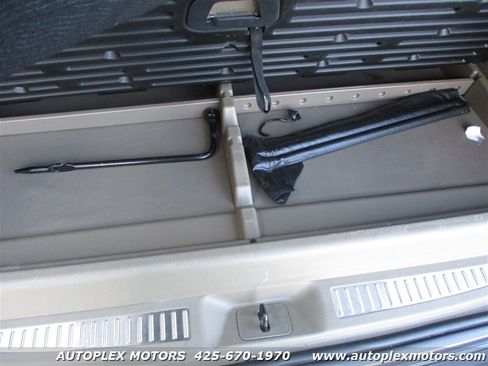 Used 2019 GMC Yukon XL SLT image 16