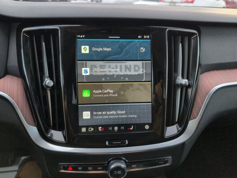 Used 2025 Volvo V60 B5 Cross Country Plus image 20