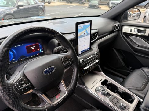 Certified 2020 Ford Explorer ST w/ Premium Technology Package image 7