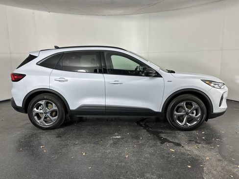Used 2025 Ford Escape ST-Line image 13