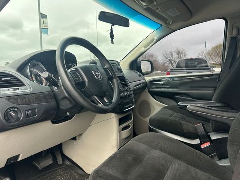 Used 2015 Dodge Grand Caravan SE image 22