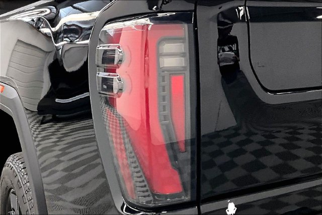 Used 2025 GMC Sierra 2500 AT4 w/ AT4 Premium Plus Package AWD/4WD image 34