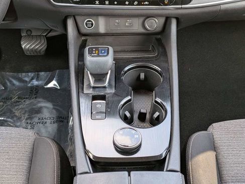 Used 2021 Nissan Rogue SV image 18