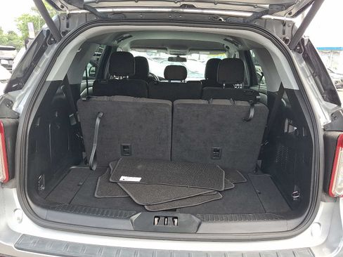 Used 2023 Ford Explorer XLT w/ Class IV Trailer Tow Package RWD image 28