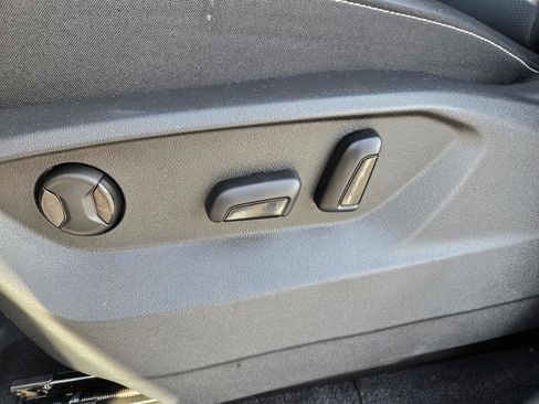 Used 2025 Volkswagen Atlas SE image 22