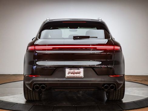Certified 2026 Porsche Cayenne image 7