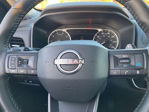 Used 2025 Nissan Rogue SV image 17