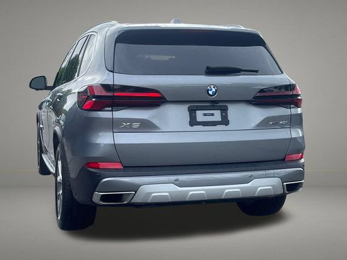 Used 2025 BMW X5 xDrive40i AWD/4WD image 3