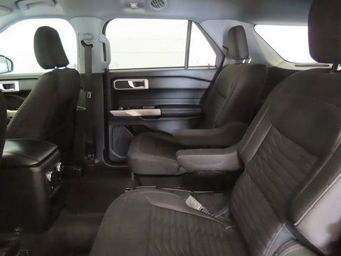 Used 2021 Ford Explorer XLT RWD image 29