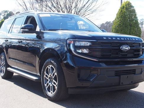 Certified 2025 Ford Expedition Active image 1