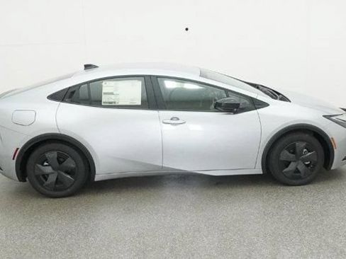 New 2026 Toyota Prius Plug-In Hybrid FWD image 10