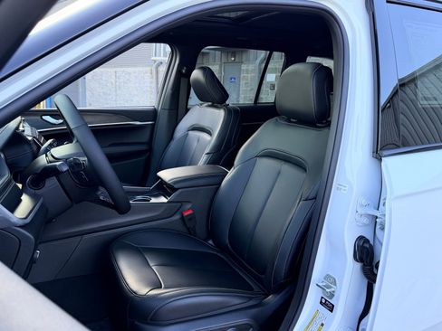 New 2025 Jeep Grand Cherokee Limited AWD/4WD image 14