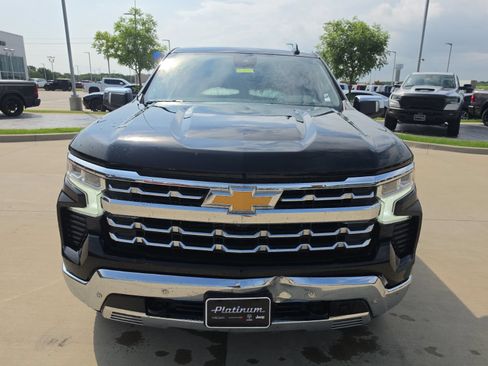 Used 2023 Chevrolet Silverado 1500 LTZ w/ Z71 Off-Road Package AWD/4WD image 8