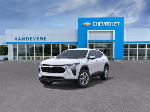 New 2026 Chevrolet Trax LS w/ LS Convenience Package FWD image 8