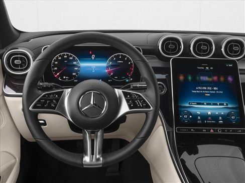 Used 2026 Mercedes-Benz GLC 300 4MATIC image 4