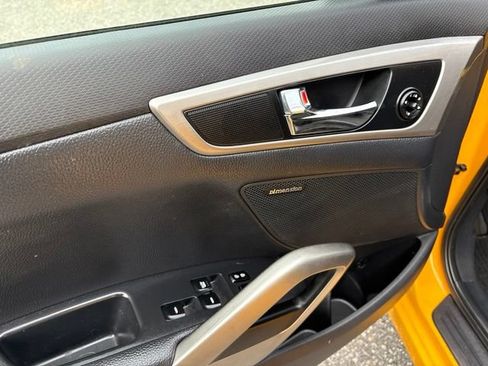 Used 2012 Hyundai Veloster w/ Style Pkg FWD image 10