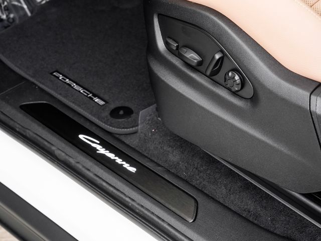 Certified 2026 Porsche Cayenne AWD/4WD image 8