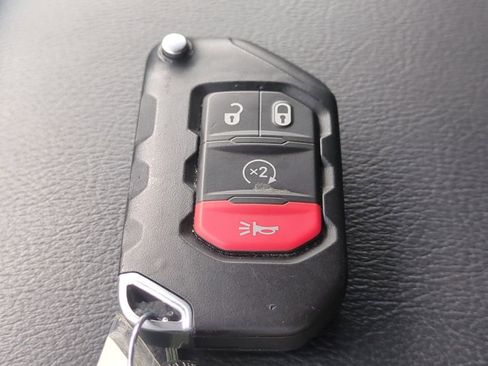 Used 2025 Jeep Wrangler Unlimited Sahara w/ Safety Group image 31