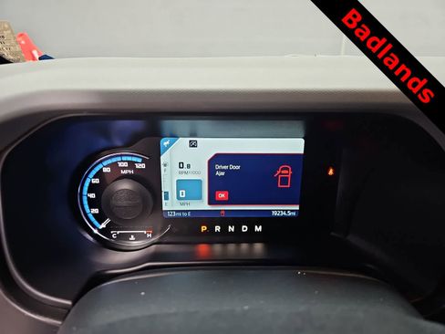 Used 2023 Ford Bronco Badlands image 21