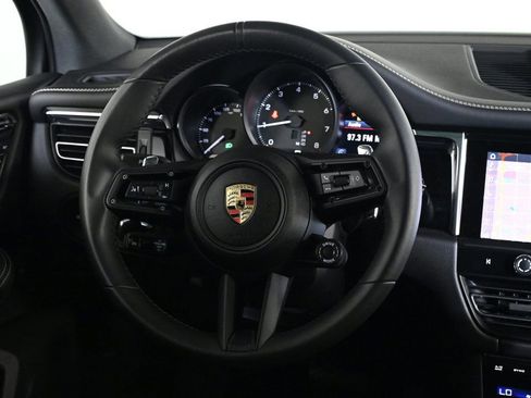 Certified 2025 Porsche Macan image 12
