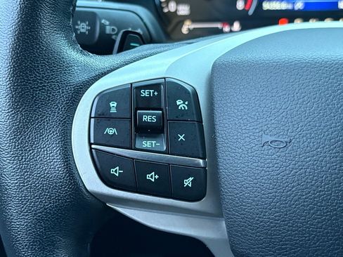 Used 2020 Ford Explorer Limited image 18