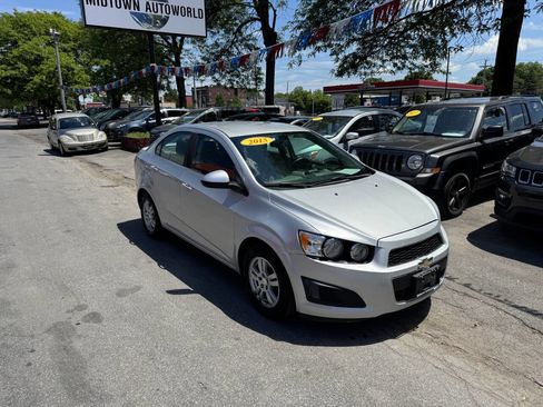 Used 2015 Chevrolet Sonic LT FWD image 4