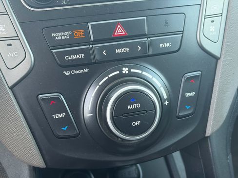 Used 2017 Hyundai Santa Fe SE image 22