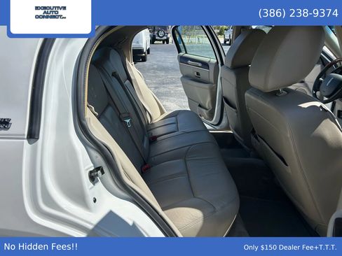 Used 2011 Lincoln Town Car Signature Limited image 14