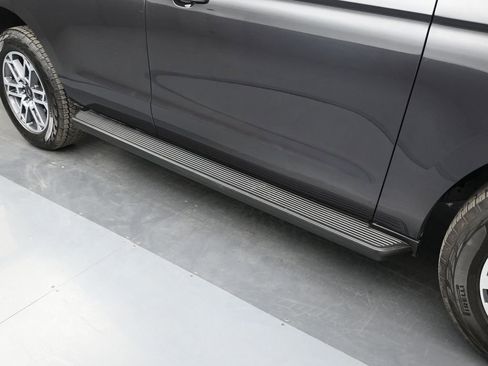 Used 2025 Ford Expedition Active image 28