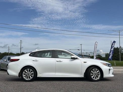 Used 2018 Kia Optima S FWD image 6