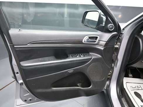 Used 2018 Jeep Grand Cherokee Limited AWD/4WD image 10
