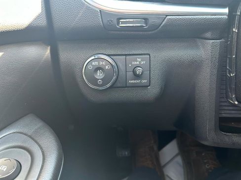 Used 2015 Chevrolet Traverse LT image 27