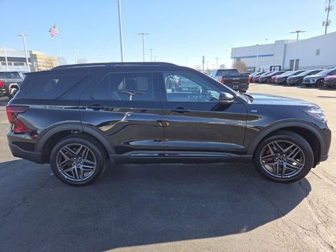 Used 2025 Ford Explorer ST-Line w/ ST-Line Street Pack image 19