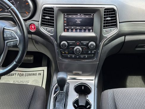 Certified 2020 Jeep Grand Cherokee Laredo RWD image 16
