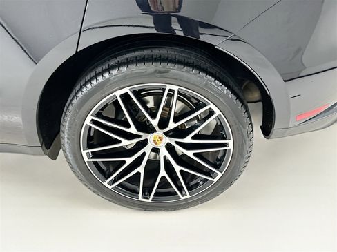 Used 2023 Porsche Macan Turbo image 33