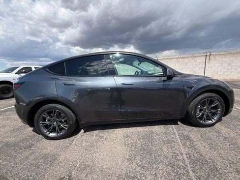 Used 2025 Tesla Model Y Long Range RWD image 7
