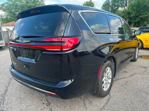 Used 2026 Chrysler Pacifica Select FWD image 5