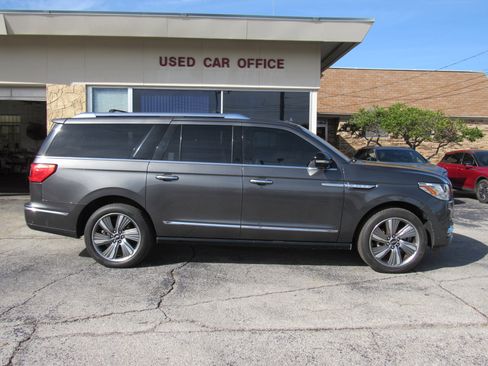 Used 2018 Lincoln Navigator L Reserve w/ Technology Package image 2