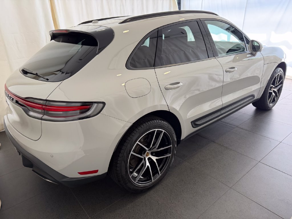 Certified 2026 Porsche Macan AWD/4WD image 9