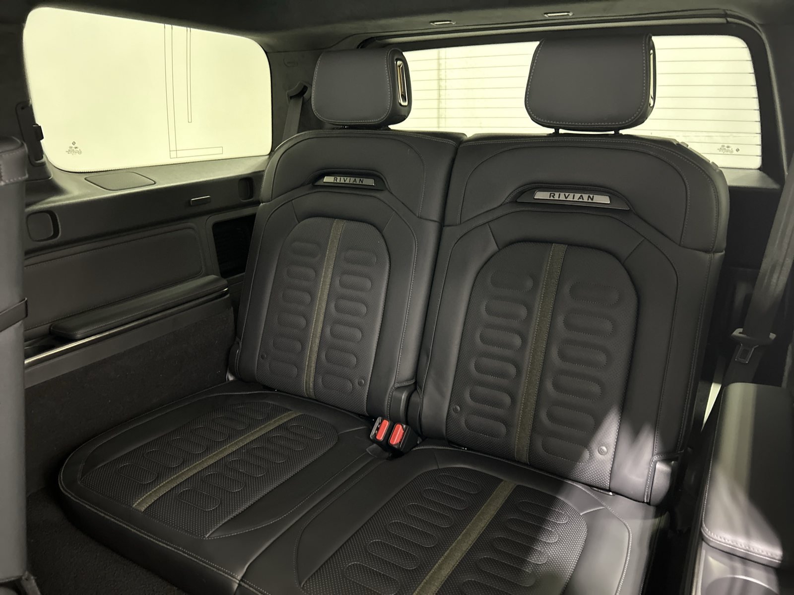 Used 2025 Rivian R1S Adventure Dual AWD/4WD image 22