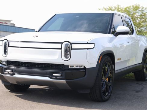 Used 2022 Rivian R1T Adventure image 5