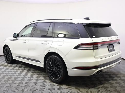 New 2026 Lincoln Aviator Reserve image 3
