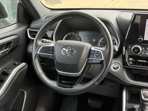 Used 2024 Toyota Highlander XSE AWD/4WD image 14