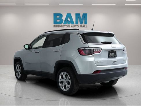 Used 2024 Jeep Compass Latitude image 7