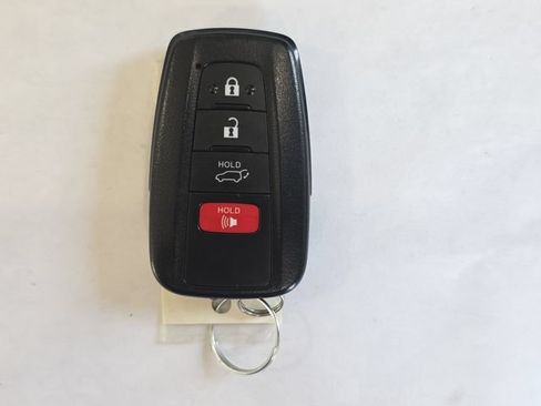 Used 2021 Toyota RAV4 XLE Premium AWD/4WD image 31