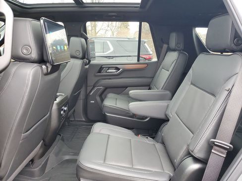 Used 2025 GMC Yukon Denali w/ Denali Reserve Package image 30