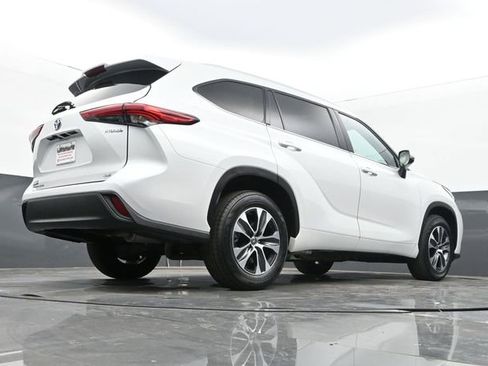Used 2022 Toyota Highlander XLE image 27