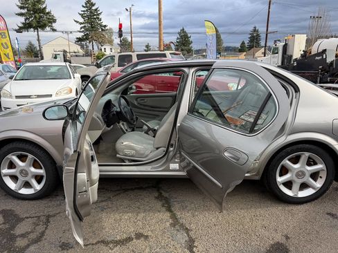 Used 2001 Nissan Maxima SE w/ (W08) Meridian Edition Pkg image 18