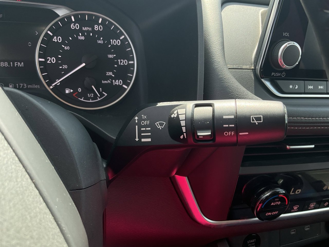 Used 2025 Nissan Rogue SV FWD image 34